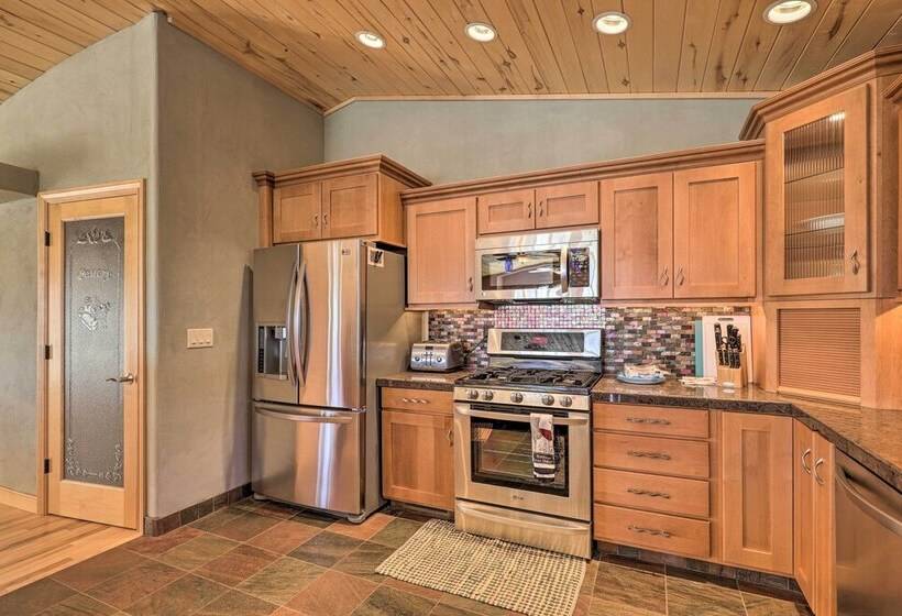 5 Mi To Butte Creek Trail: Prescott Home W/ Deck!