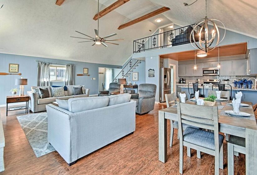 Pristine Lake Barkley Escape W/ Deck, Porch & Bar!