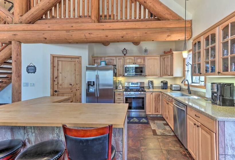 Home On 1 Acre W/ Wraparound Deck In Lakeside!