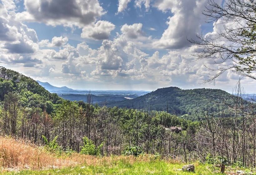 Hot Tub & Loft: Mountain View Sevierville Cabin
