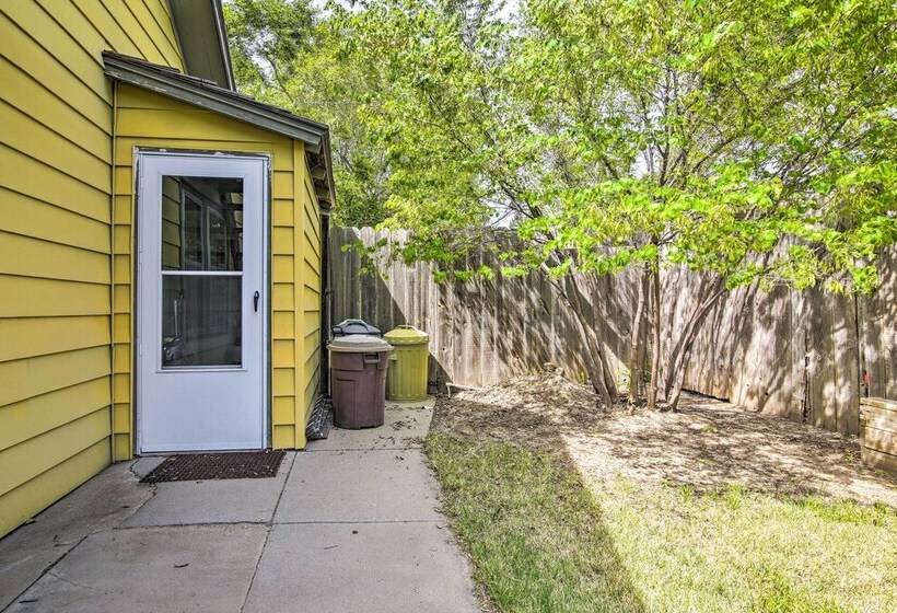 Quaint Stockton Escape Near Community Park!