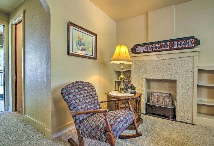 Quaint Stockton Escape Near Community Park!