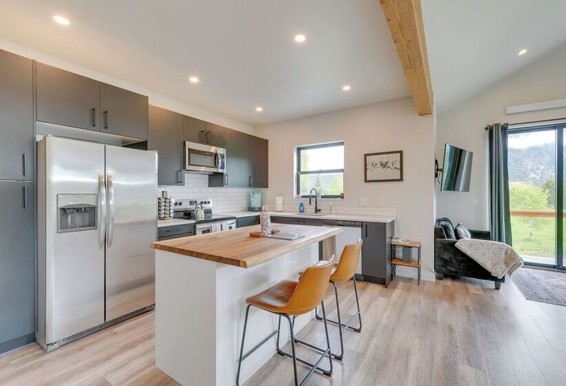 Quiet Alpine Hideaway W/ Panoramic Mountain Views!