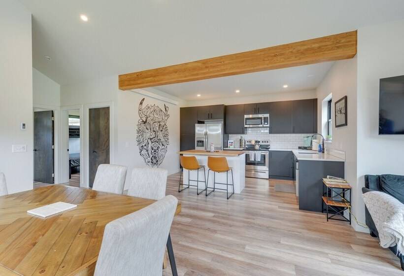 Quiet Alpine Hideaway W/ Panoramic Mountain Views!