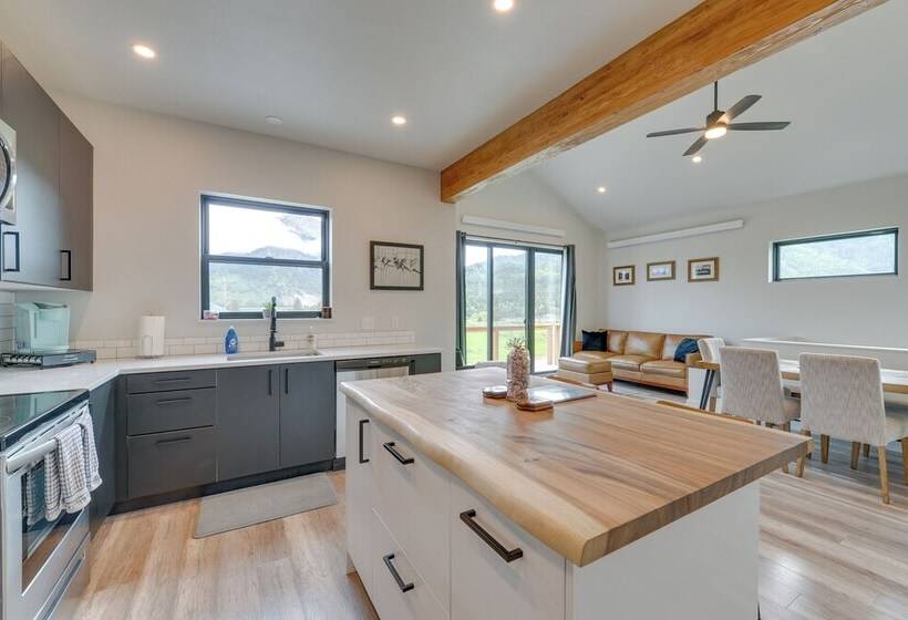 Quiet Alpine Hideaway W/ Panoramic Mountain Views!