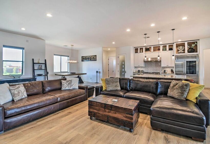 Phoenix Home W/ Desert Views & Garden Style Yard