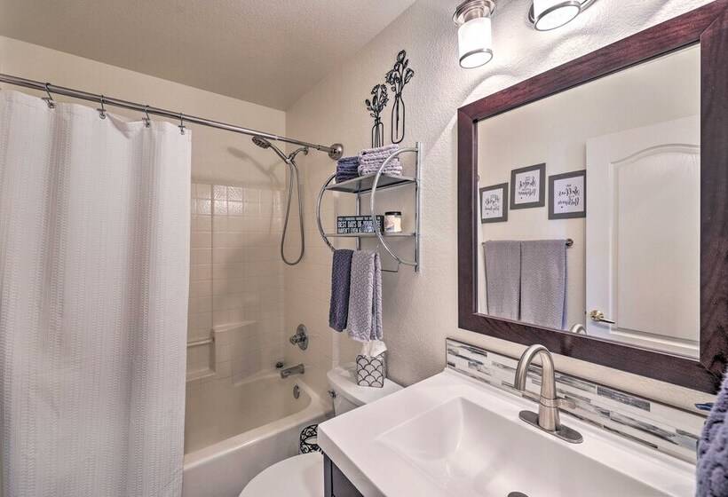 Radiant  Peoria Paradise  House W/ Pool & Patio!