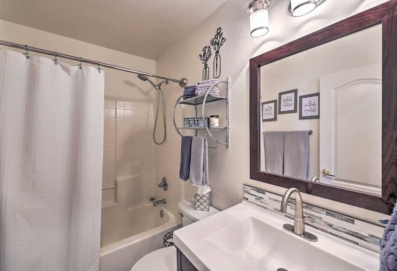 Radiant  Peoria Paradise  House W/ Pool & Patio!