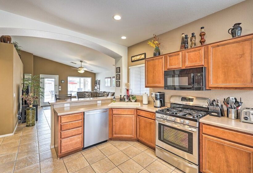 Radiant  Peoria Paradise  House W/ Pool & Patio!