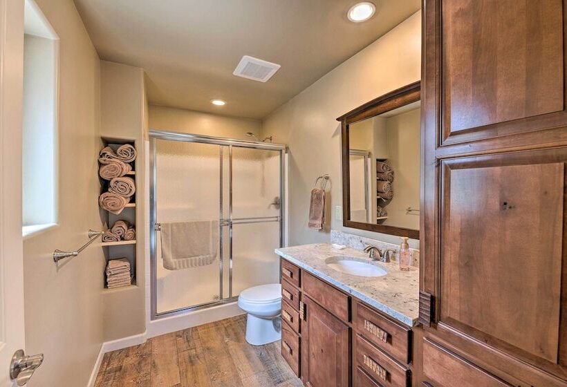 1 Mi To Rainbow Lake: Newly Built & Woodsy Retreat