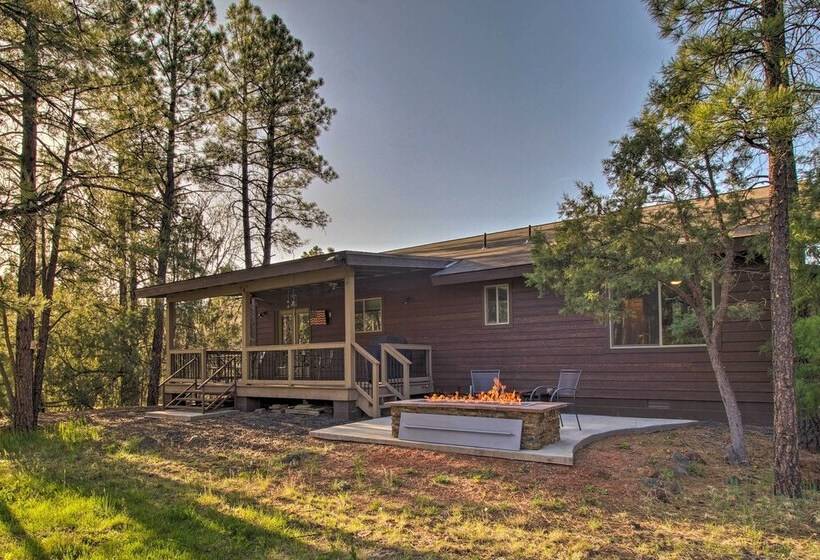 1 Mi To Rainbow Lake: Newly Built & Woodsy Retreat