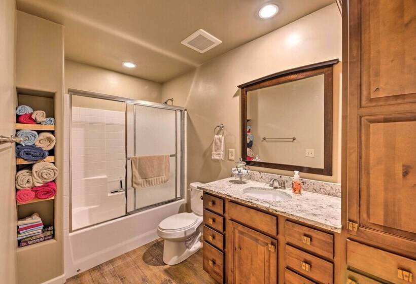 1 Mi To Rainbow Lake: Newly Built & Woodsy Retreat