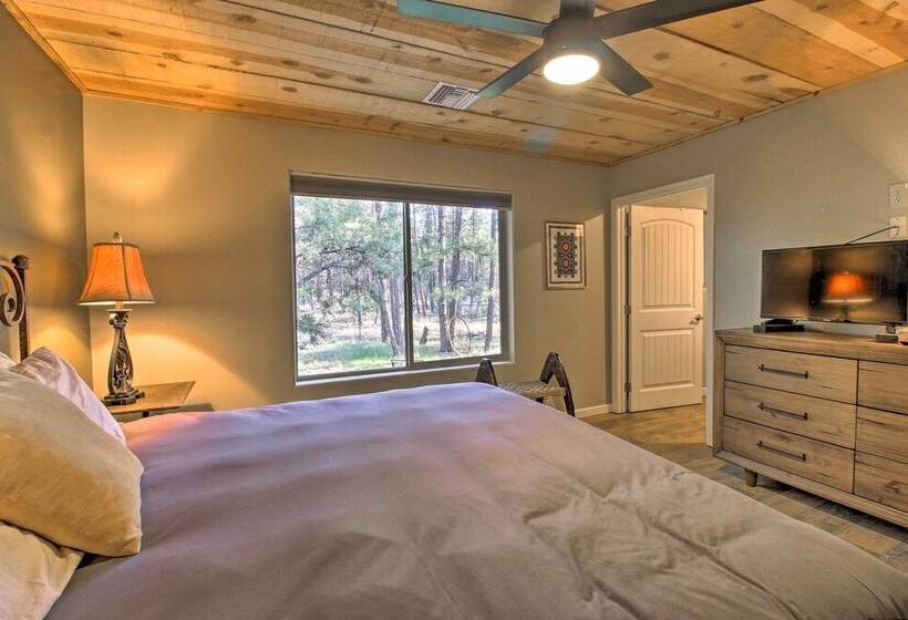 1 Mi To Rainbow Lake: Newly Built & Woodsy Retreat