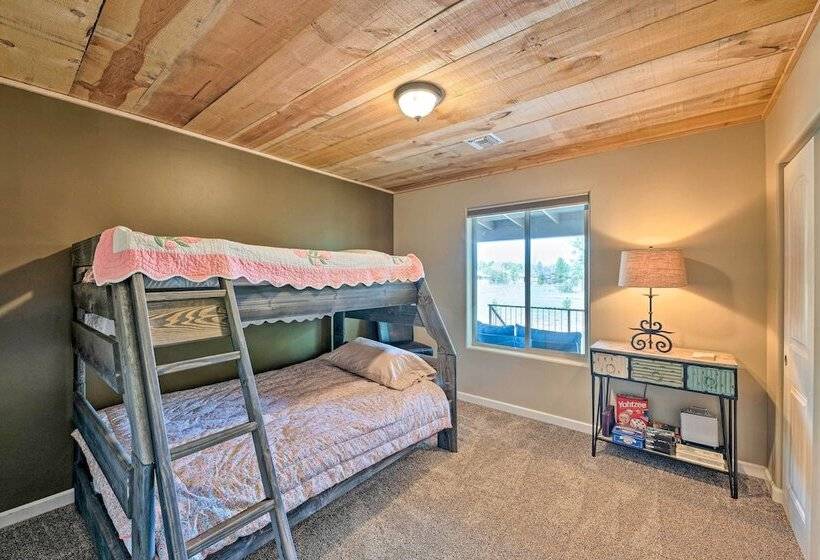 1 Mi To Rainbow Lake: Newly Built & Woodsy Retreat