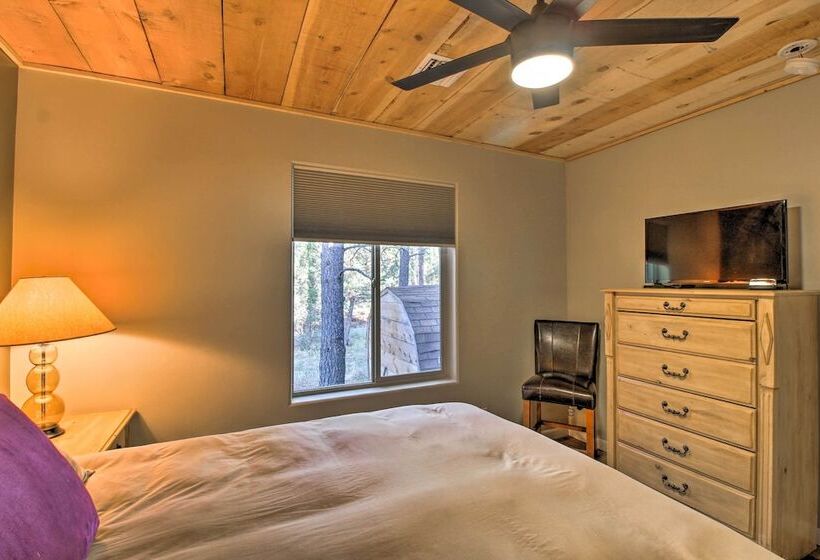 1 Mi To Rainbow Lake: Newly Built & Woodsy Retreat