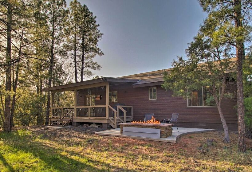 1 Mi To Rainbow Lake: Newly Built & Woodsy Retreat