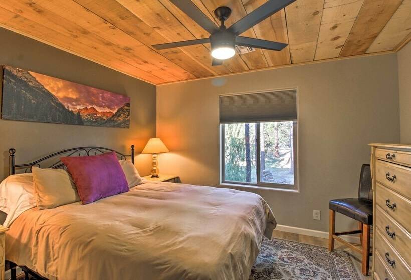 1 Mi To Rainbow Lake: Newly Built & Woodsy Retreat