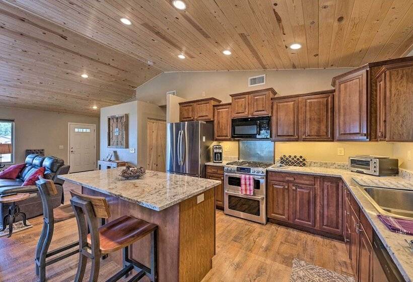 1 Mi To Rainbow Lake: Newly Built & Woodsy Retreat