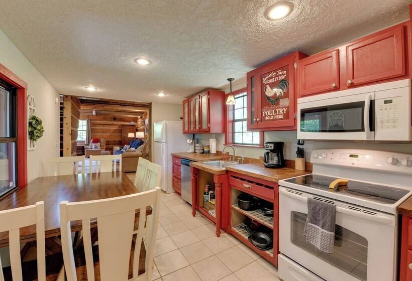 Relaxing Cosby Cabin W/ Fire Pit & Covered Porch!
