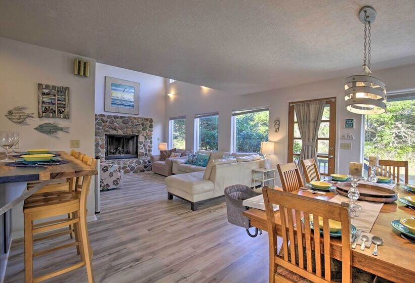 Relaxing Lincoln City Coastal Escape Near Beach!