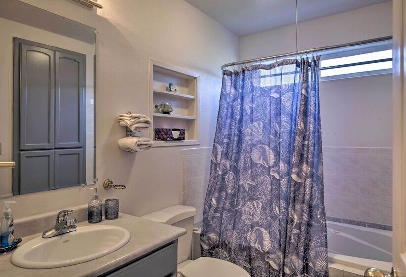 Relaxing Lincoln City Coastal Escape Near Beach!