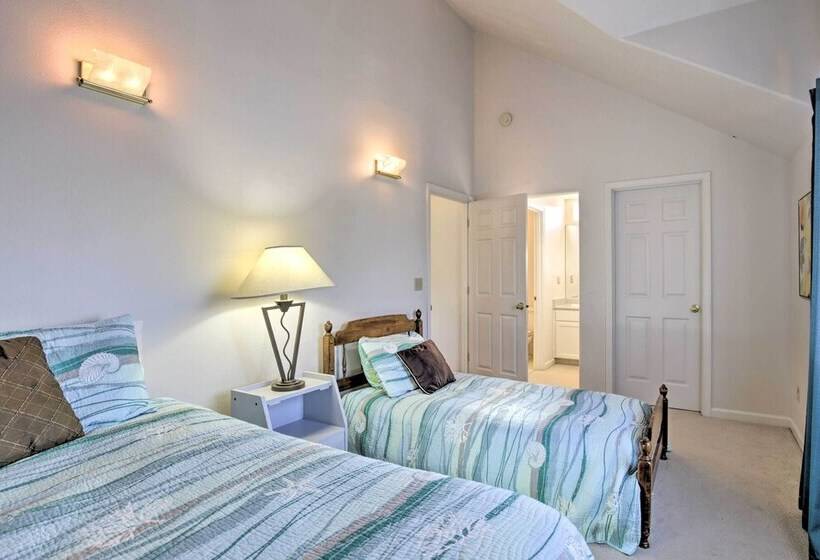 Relaxing Lincoln City Coastal Escape Near Beach!