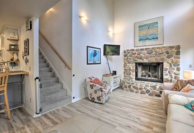 Relaxing Lincoln City Coastal Escape Near Beach!