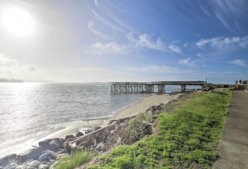 Relaxing Lincoln City Coastal Escape Near Beach!