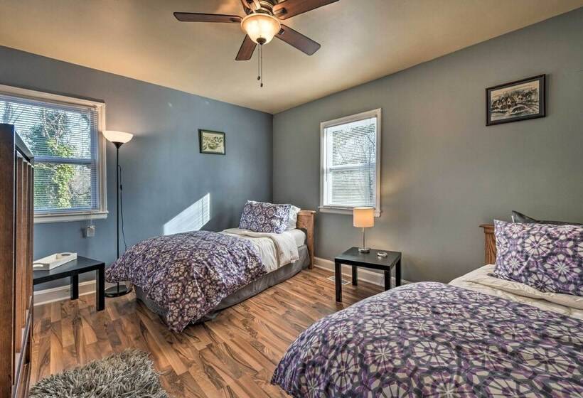 Renovated Charlotte Bungalow 3 Mi To Downtown!