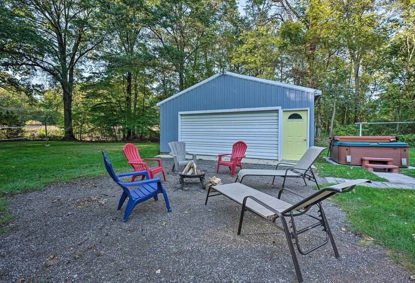 Renovated, Spacious Retreat In Union Pier!