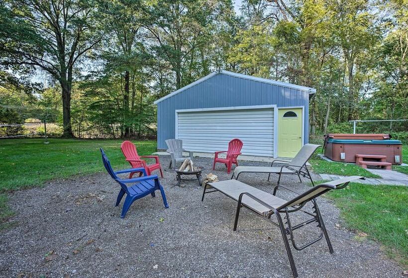 Renovated, Spacious Retreat In Union Pier!