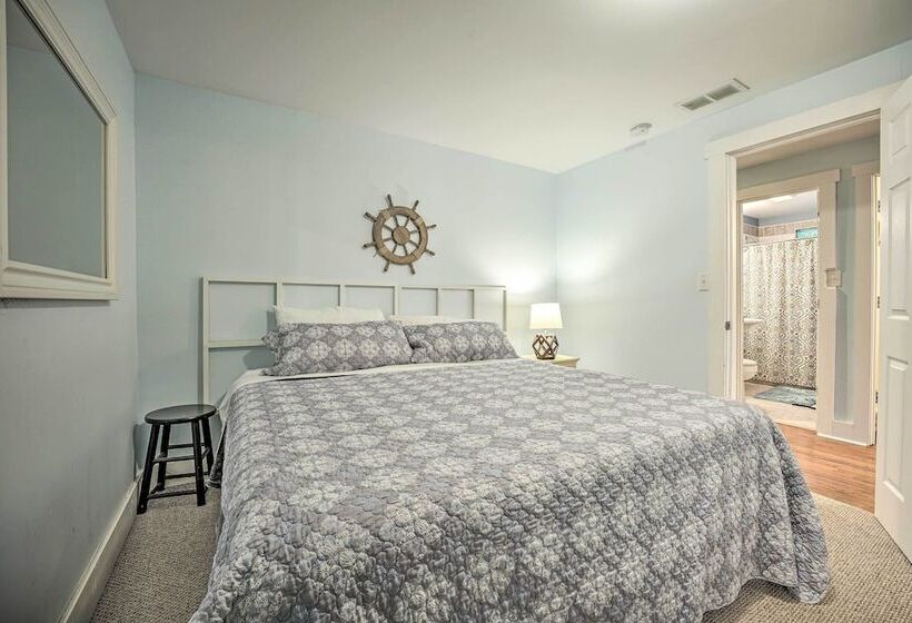 Renovated, Spacious Retreat In Union Pier!