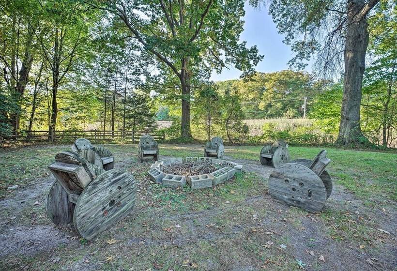 Renovated, Spacious Retreat In Union Pier!