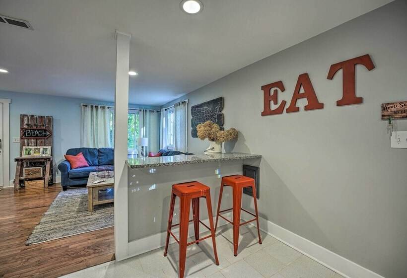 Renovated, Spacious Retreat In Union Pier!