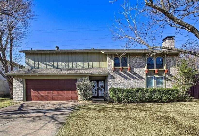 Movie Room + Poolside Oasis: Richardson Home!