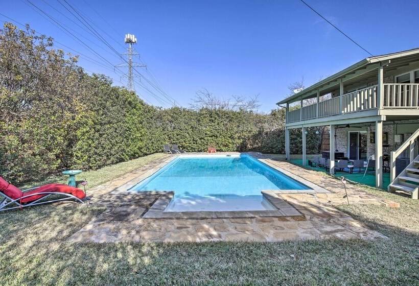 Movie Room + Poolside Oasis: Richardson Home!