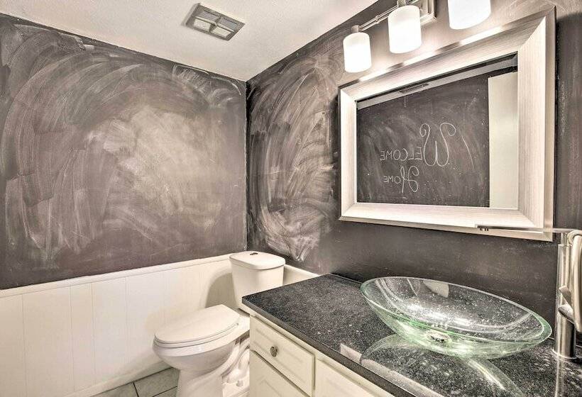 Movie Room + Poolside Oasis: Richardson Home!