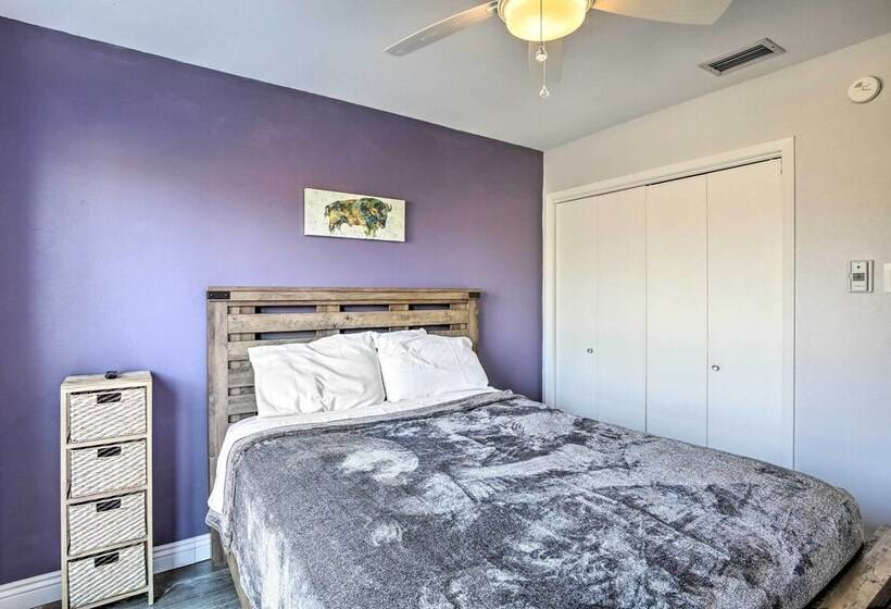 Movie Room + Poolside Oasis: Richardson Home!