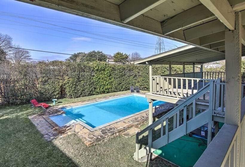 Movie Room + Poolside Oasis: Richardson Home!