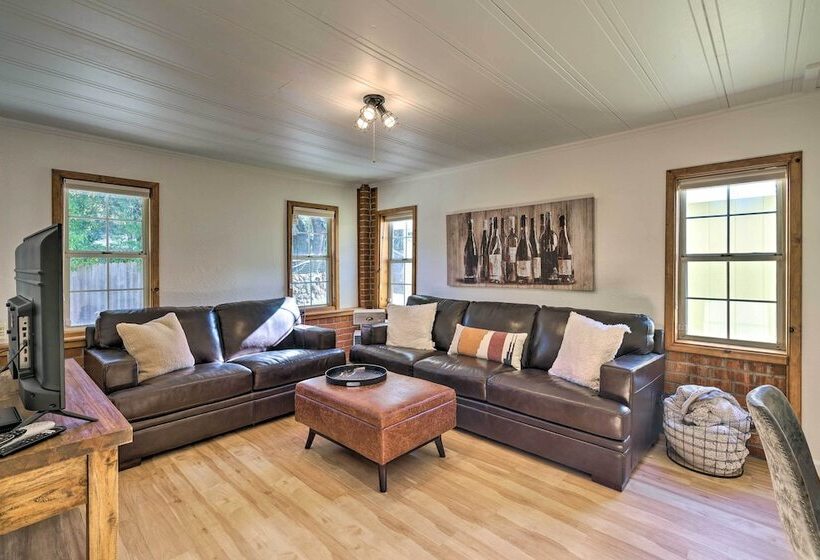 Wine Country Escape W/ Hot Tub In River Pines!