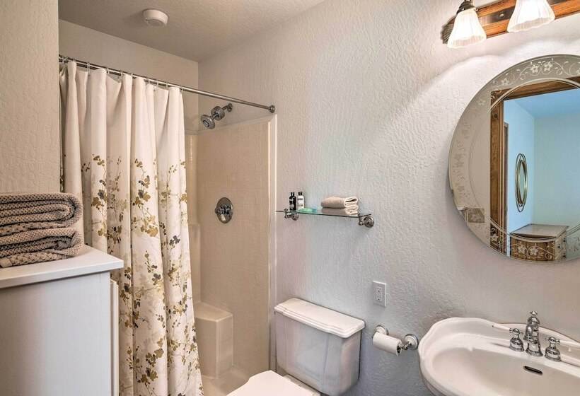 Wine Country Escape W/ Hot Tub In River Pines!