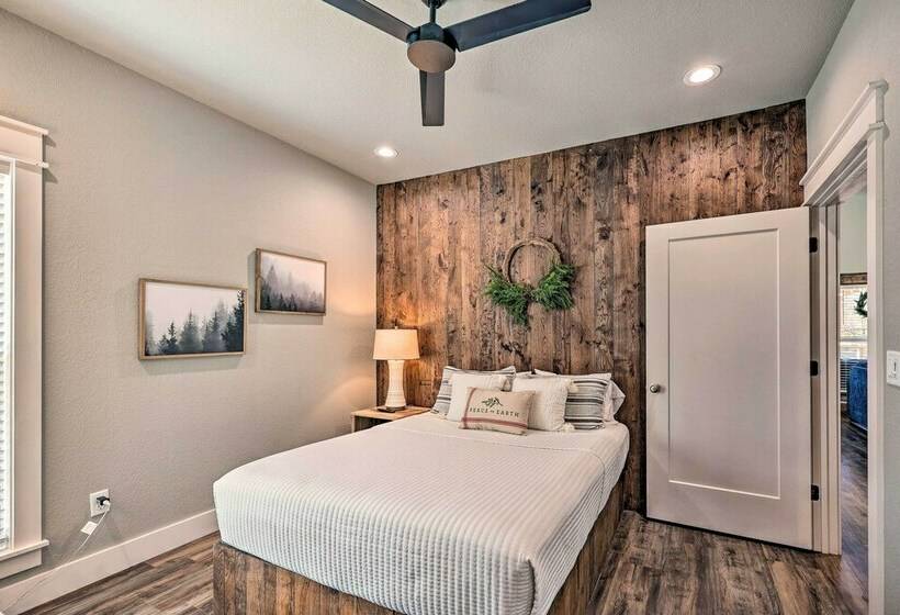 River Time Cabin W/ Games + Outdoor Oasis!