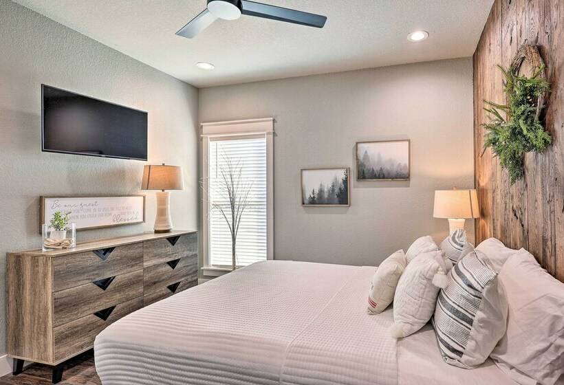 River Time Cabin W/ Games + Outdoor Oasis!