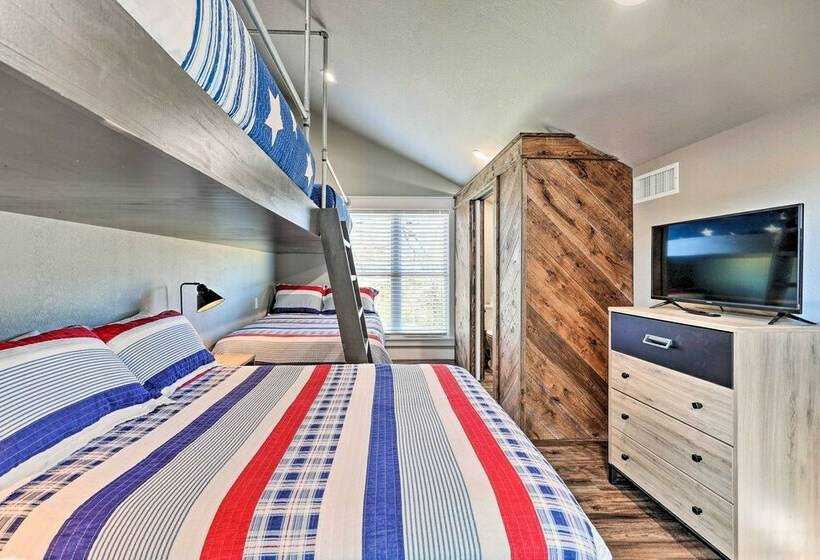 River Time Cabin W/ Games + Outdoor Oasis!