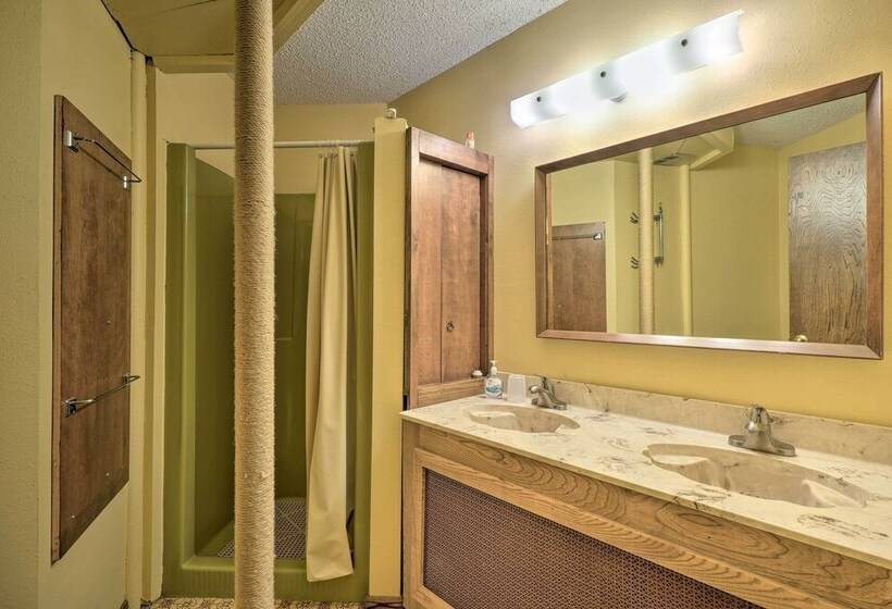 Rogers Cabin W/ Direct Access To Beaver Lake!