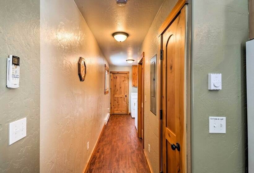 Hungry Horse Cabin: 11 Mi To Glacier National Park