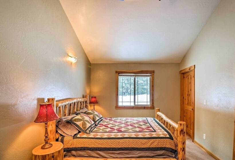 Hungry Horse Cabin: 11 Mi To Glacier National Park