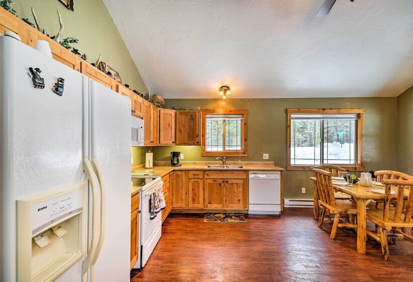 Hungry Horse Cabin: 11 Mi To Glacier National Park