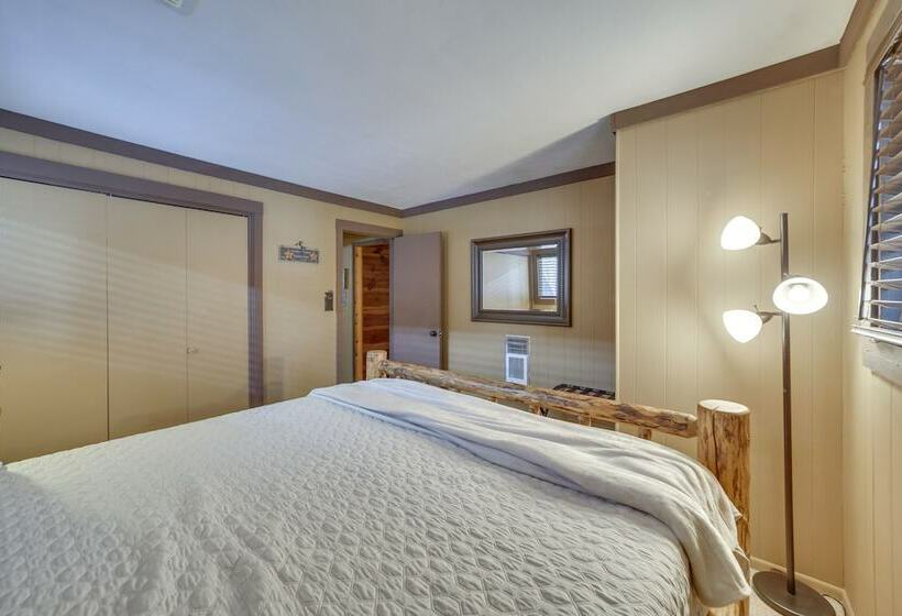 Rustic Munds Park Cabin W/ Nat L Forest Views