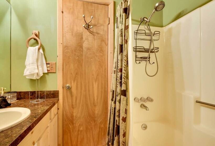 Rustic Pine Mtn Club Cabin W/ Beautiful View!